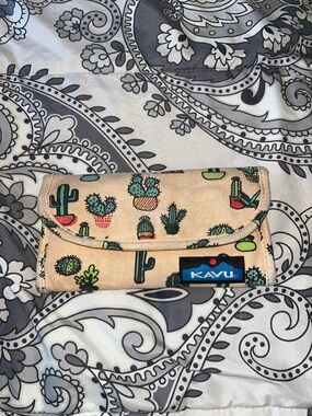 Kavu Kids Beige Cactus Print Wallet with Green & Red Accents
